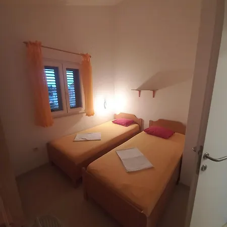 Apartment Vikbol 1 *